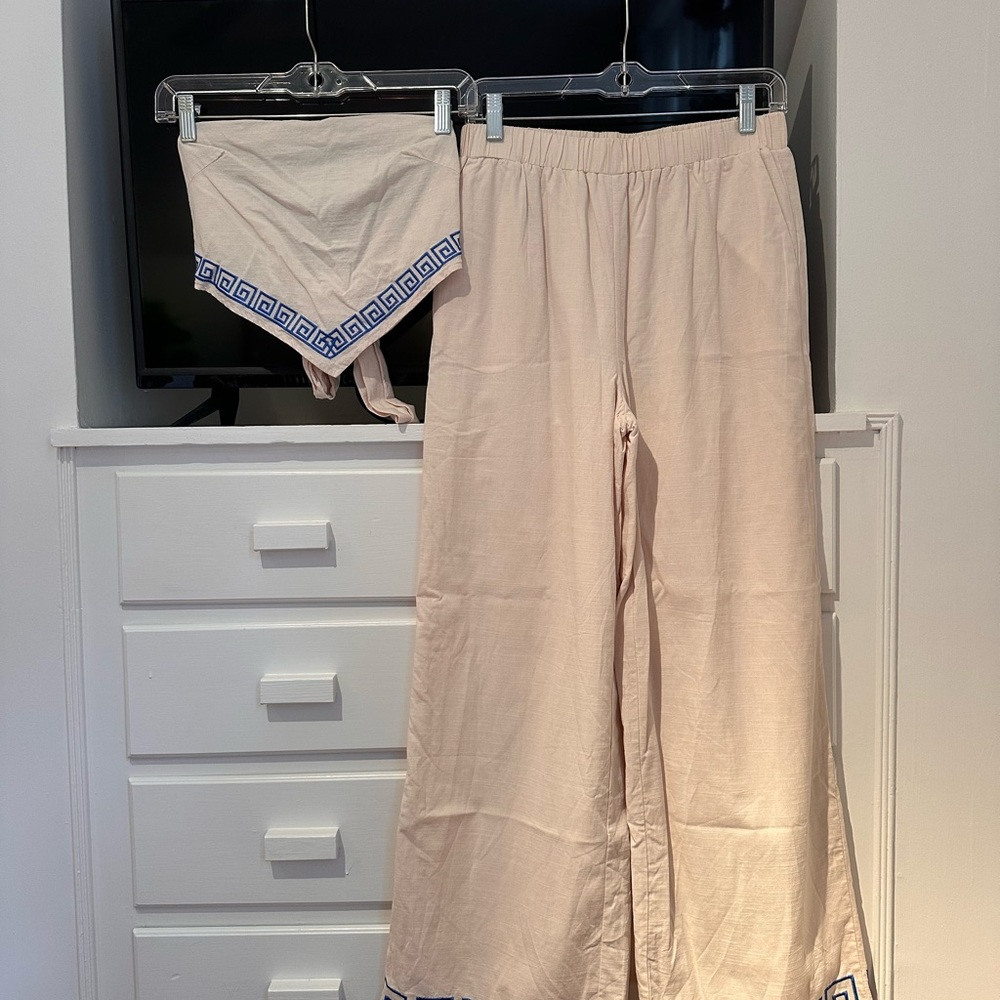 Le Lis Cream Two-Piece Set with Blue Trim